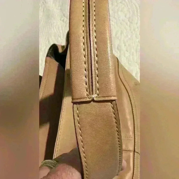 A vintage tan Coach camel leather soho bag./tote bag. - Picture 6 of 12